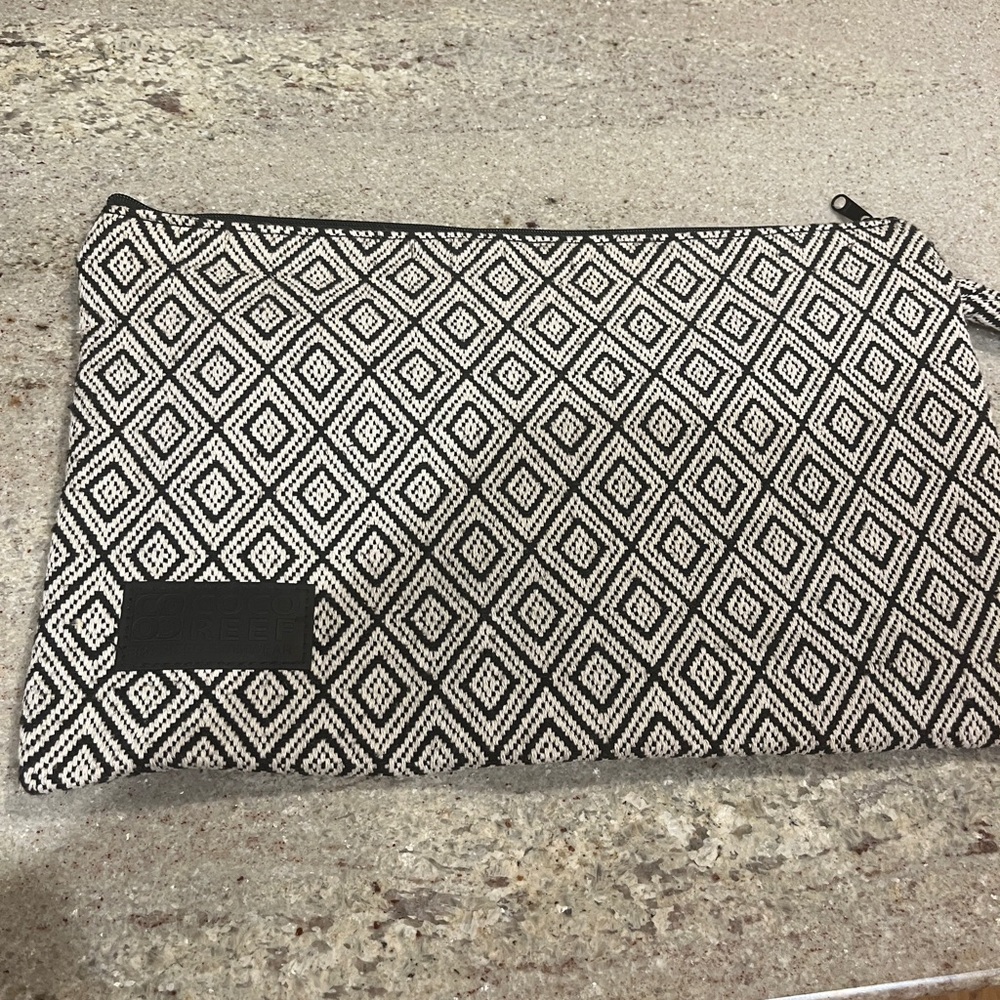 ⚫️⚫️⚫️⚫️Coco Reef Black and White Diamond Pouch⚫️⚫️⚫️⚫️